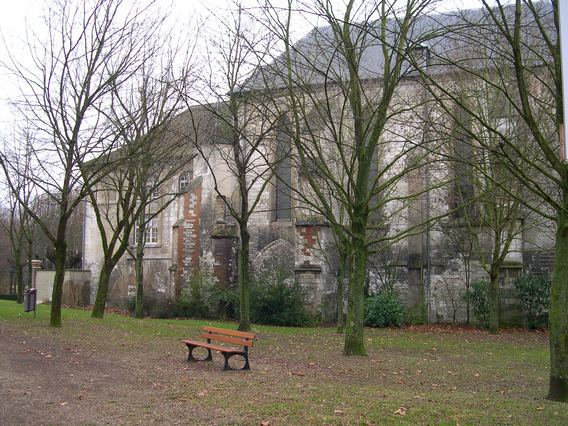  Coin de repos et de verdure, le long du Boulevard Henri Barbusse